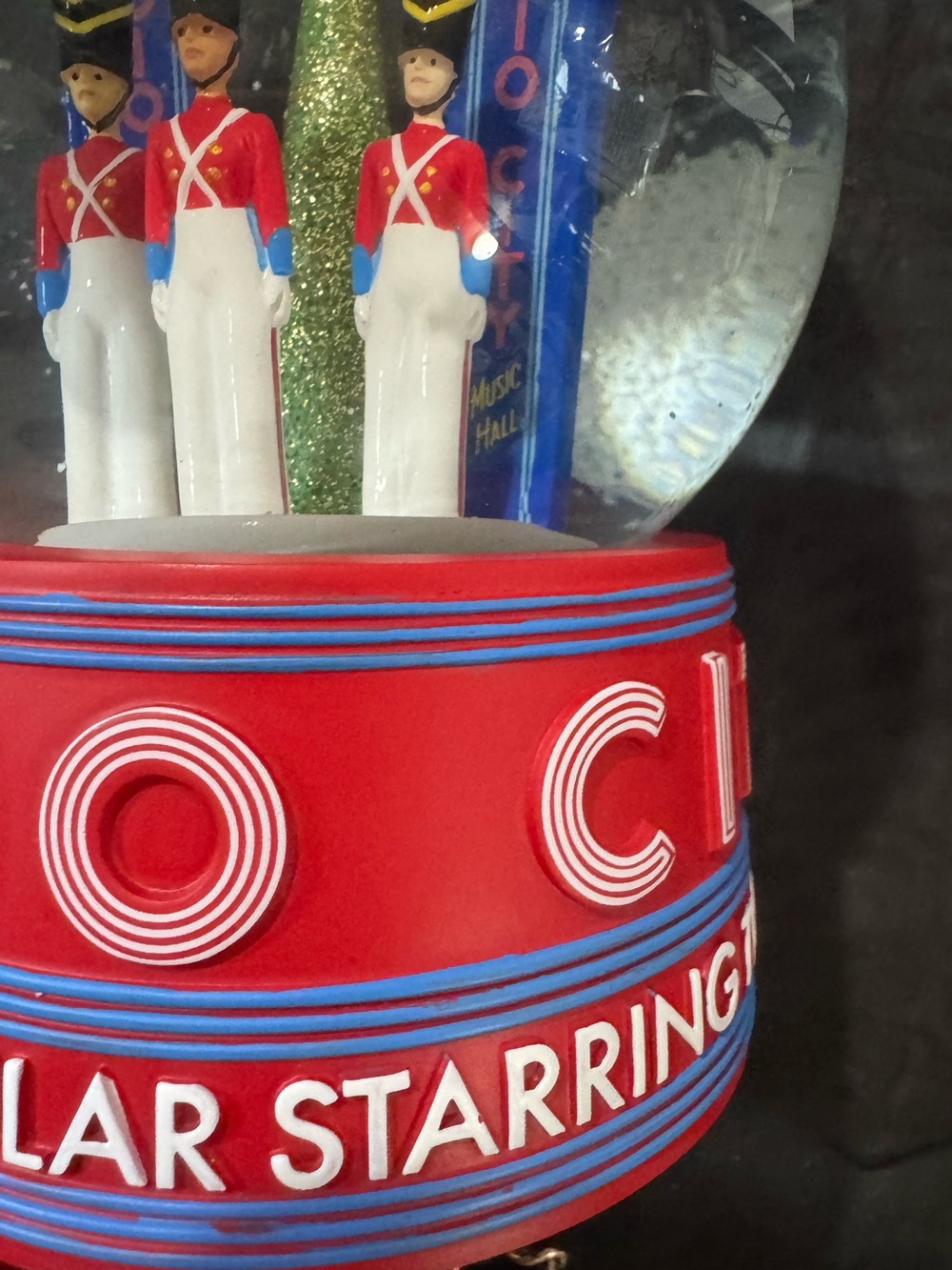 RADIO CITY Music Hall starring Rockettes Official Musical Snow-globe. Like New. - Picture 4 of 7
